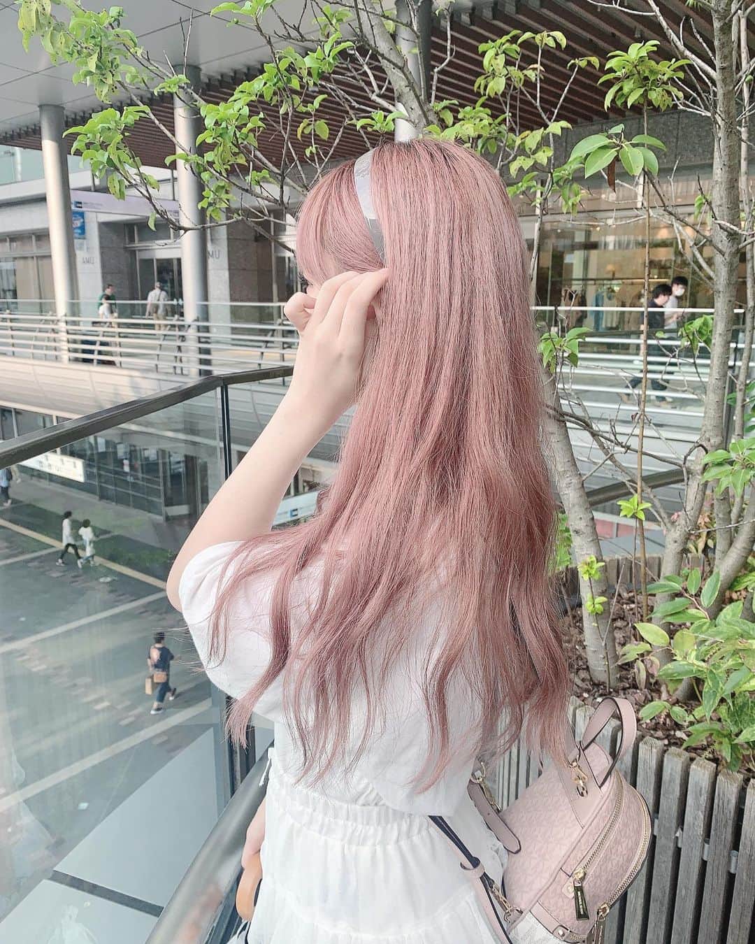 上野遥さんのインスタグラム写真 - (上野遥Instagram)「呼んだ？  ・ #ピンクヘアー #ピンクヘアー色落ち #niceclaup #ankrouge」8月9日 22時40分 - harutan.pink