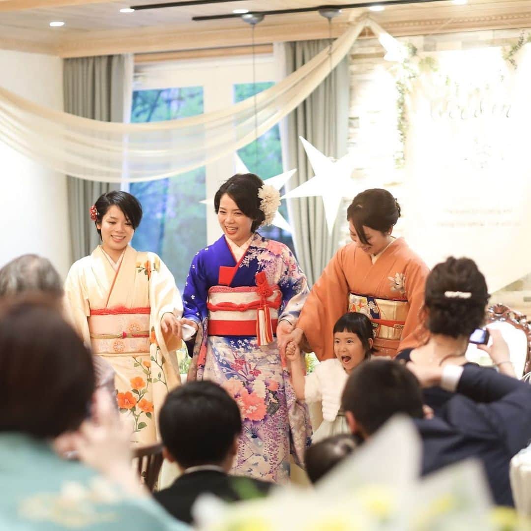 ラ パルティールさんのインスタグラム写真 - (ラ パルティールInstagram)「. 「姉と双子の妹が﻿ 　結婚式を神社でしたから...」﻿ 　﻿ 新婦ふみよさんの希望は﻿ 神社での挙式でした﻿ ﻿ 家と家との結びつきを大事にする神前式﻿ 儀式を通して、新郎新婦だけではなく﻿ 両家の絆を固めます﻿ ﻿ ﻿ パルティールに全員で帰ってきて﻿ 行われたパーティの入場で﻿ ふみよさんが身にまとったのは﻿ 天国で見守るお母様の遺した振袖でした﻿ 　﻿ 挙式の時には実は掛下として﻿ そっとふみよさんの近くにありました﻿ ﻿ きっと天国で見守るお母様も﻿ お二人の晴れ姿を見て喜んでくださっていることと思います﻿ ﻿ ﻿ _ _ _ _ _ _ _ _ _ _ _ _ _ _ _ _ _ _ _ _ _ _ _ _ _ _ _ _ _ _ _ _ _﻿ .﻿ 新潟県長岡市古正寺3-39﻿ プライベートガーデンWedding La partir﻿ ＠partir_nagaoka﻿ .﻿ _ _ _ _ _ _ _ _ _ _ _ _ _ _ _ _ _ _ _ _ _ _ _ _ _ _ _ _ _ _ _ _ _﻿ .﻿ .﻿ #星降る会場⠀#ナチュラルウェディング  #アットホームウェディング  #ブライダルフラワー  #結婚式アイディア⠀#パルティール⠀#ラパルティール⠀#lapartir #結婚式レポート⠀#新潟花嫁 #新潟プレ花嫁 #新潟結婚式⠀#新潟結婚式場  #長岡結婚式⠀#長岡結婚式場  #1組貸切ウェディング#おしゃれ花嫁 #神前式 #神社婚 #神社挙式  #式場探し #プレ花」8月9日 22時47分 - partir_nagaoka