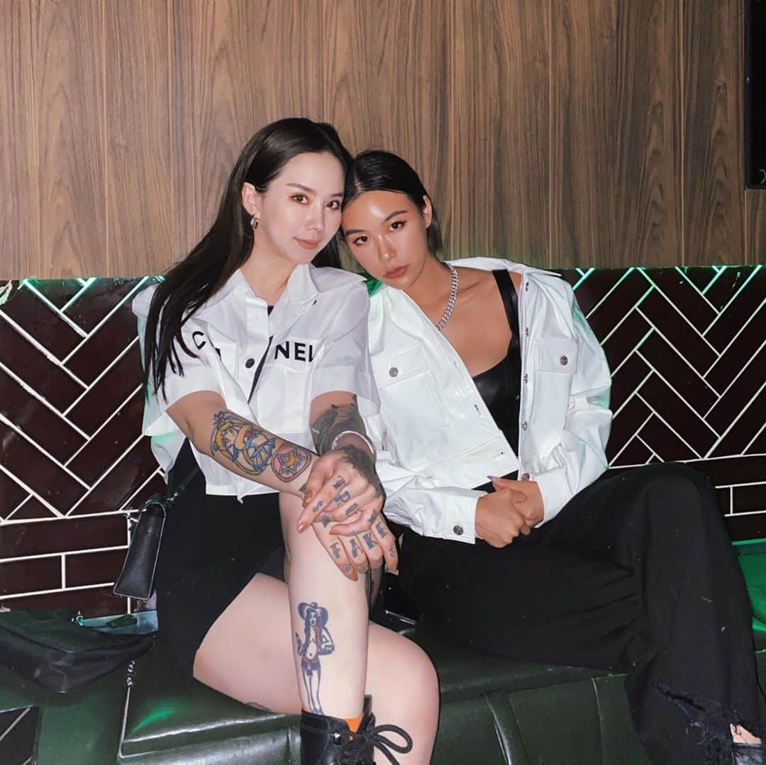 Abby Chenのインスタグラム：「親愛Bella妹妹 @bella_navy4life ～優秀貼心善解人意的妳 我會想念妳😘😘」