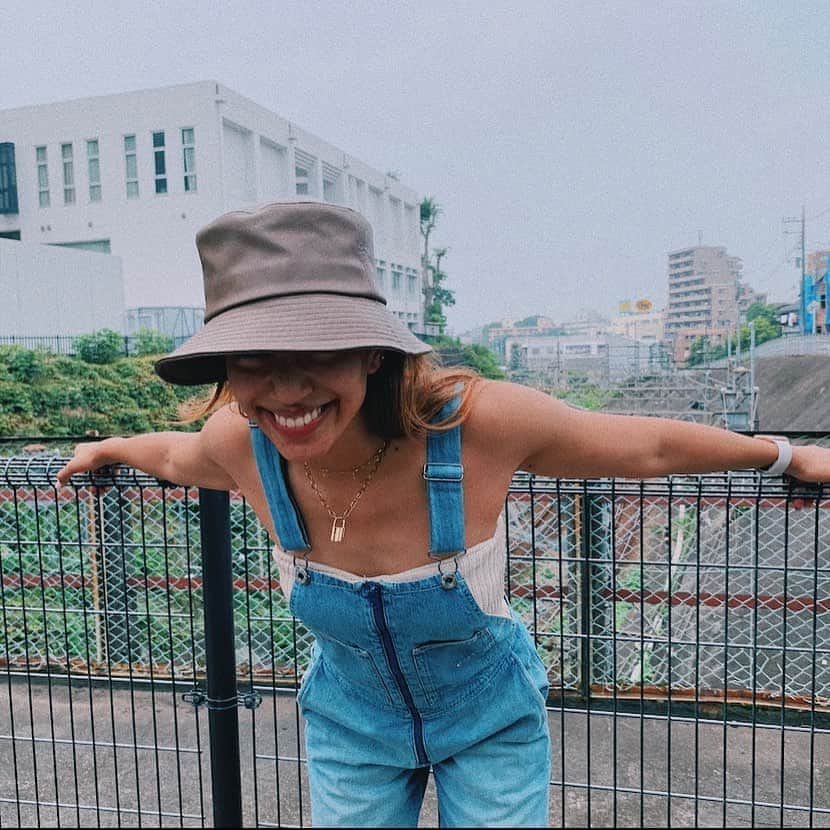 のインスタグラム：「There are so many beautiful reason to be happy 💕#ootd  晴れた日みんなでBBQ🌿 @gstarraw_jp のサロペットかわいいいまたまた一目惚れしたぁー♡  最近一目惚れした服しか着たくない👉🏽👈🏽もっとこだわりのある人間になりたい〜♪♪  楽しすぎる時間でした〜🦋🦋  #instadaily #ootd #happy #fashion #outfitoftheday #summercode #fyo #foryou #buckethats」