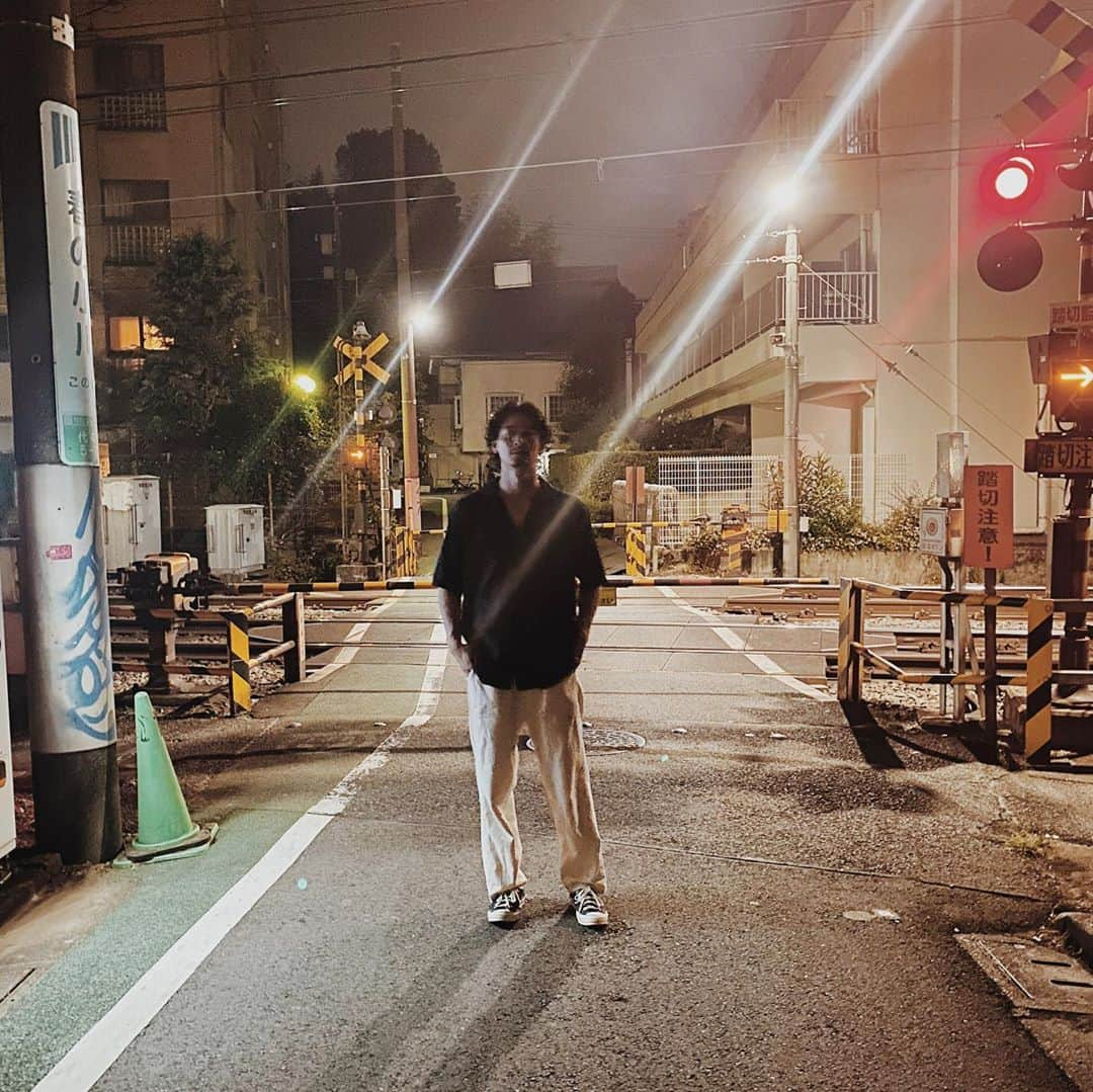 土屋光太朗さんのインスタグラム写真 - (土屋光太朗Instagram)「夏の東京街ブラデート服にはこんな感じが良さげです。 . 髪型をがっつりイメチェンしたんだけど　@shimekakeshinji さんに12日(水)までSNSあげちゃダメって言われたから、12日に新しい髪型UPするね😌 #code #夏 #hair」8月9日 23時00分 - koutaro_0114