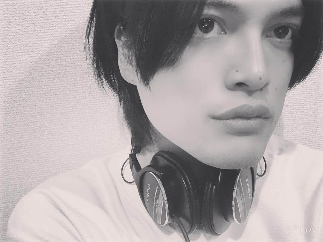 古家広之さんのインスタグラム写真 - (古家広之Instagram)「次のカバー曲は結構最近の曲です！！  さあ何かなー？  #レコーディング　#カバー　#問題」8月9日 23時01分 - gy_zz_yg