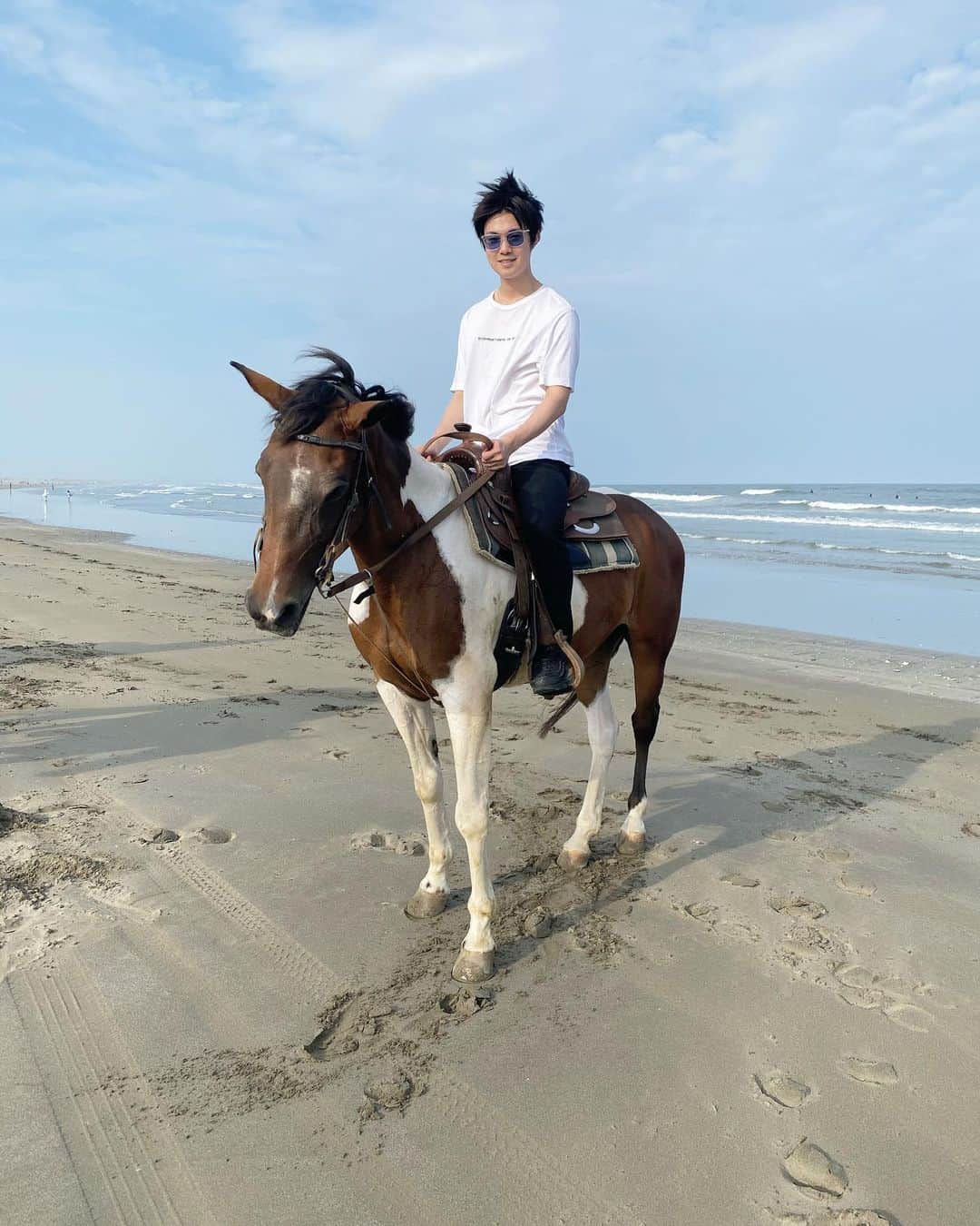 中村優さんのインスタグラム写真 - (中村優Instagram)「初の乗馬してきたっ😁 ※髪型すごいことになってるのは気にしないでね。風のせいだから、風。 . . . #九十九里 #九十九里浜 #乗馬」8月9日 23時03分 - shu_0907