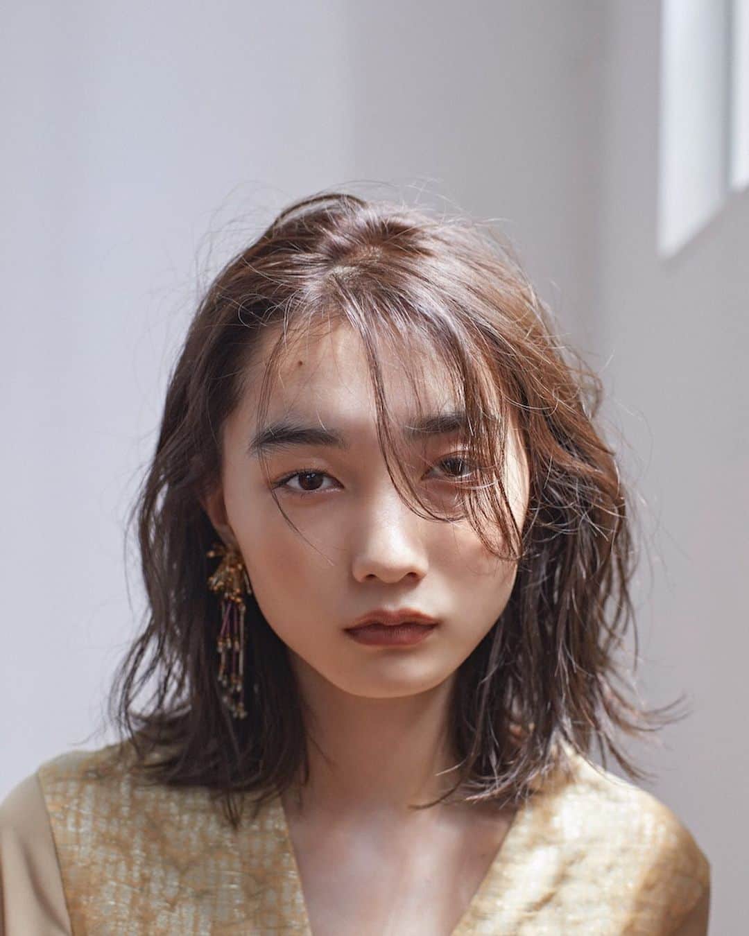 野々口祐子のインスタグラム：「CYAN × N. Autumn Hair With Color 髪に秋彩を添えて、見つけよ新たな自分スタイルを。  Photography @shiman_  Hair @yuko_nono  Make up @tomoe___nakayama  Stylist Yuka Segami Model @nanagirl7   #cyanmagazine #エヌドット #syan_tokyo」