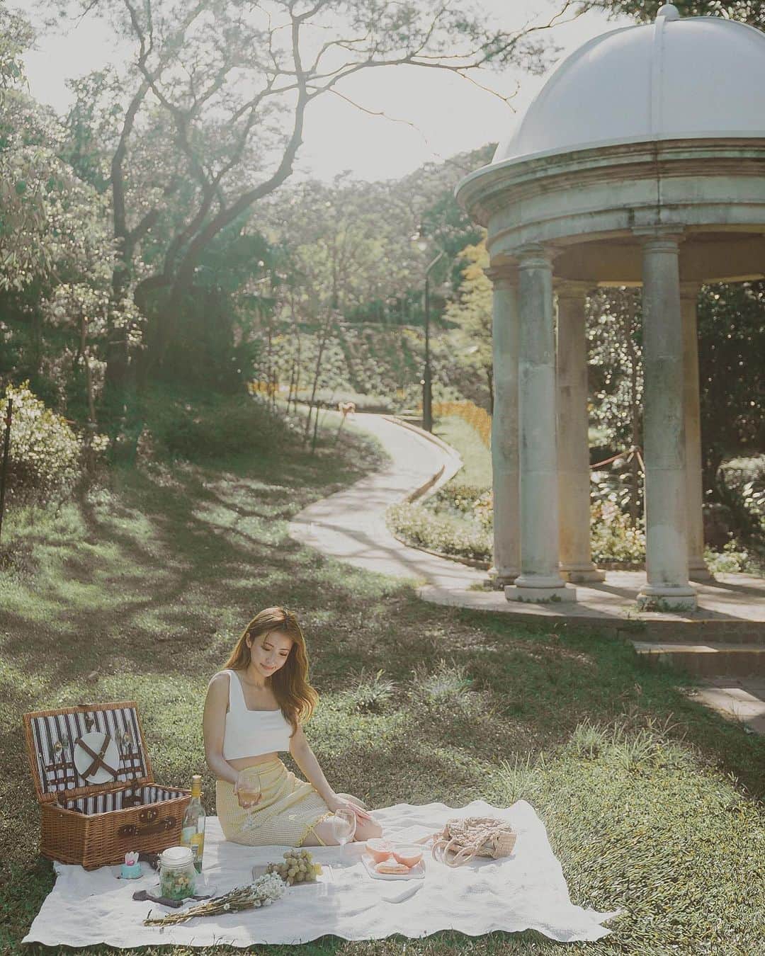 Giann Chanのインスタグラム：「It's been a while since my last picnic👒」