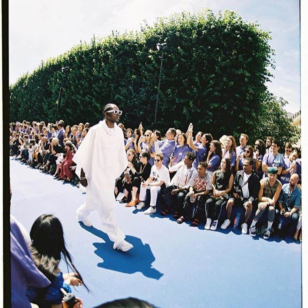 セオフィラス・ロンドンのインスタグラム：「(GROUP SHOW) A collection of works via close friends titled “LV had the flyest nigga wear a poncho , and he still was the flyest nigga”. Swipe 🆗」