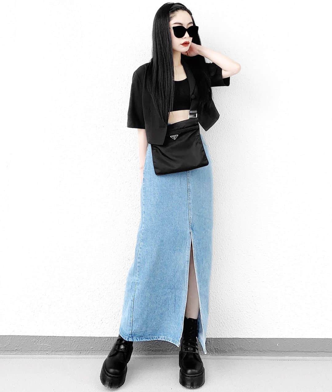lve_xxxxのインスタグラム：「.﻿ .﻿ ｶﾁｭｰｼｬはじめました。(突然)﻿ 雑貨屋で300円。﻿ ﻿ ﻿ 連日の高温注意報⚠️﻿ 皆様、お気をつけくださいませ‼️﻿ ﻿ 私は @drmartensofficial ﻿ 気合で履いてます🔥笑﻿ ﻿ ｾｯﾄｱｯﾌﾟのJKとﾃﾞﾆﾑｽｶｰﾄ﻿ @lveu.official ﻿ ﻿ ｾｯﾄｱｯﾌﾟは秋まで﻿ 上下で着まわし出来る👏﻿ ﻿ だから、ｾｯﾄｱｯﾌﾟってお得で﻿ 大好き😘🖤(黙)﻿ ﻿ ﻿ ｺｰﾃﾞｱｲﾃﾑ詳細は﻿ WEARをご覧くださいませ。﻿ ﻿ WEAR ： lvexxxx ﻿ 💻 https://wear.jp/sp/lvexxxx/﻿ ﻿ －－－－－－－－－－－－－－－－－－﻿ ﻿ 📢ｺﾒﾝﾄ頂ける際は、﻿ 最新投稿にお願い致します。﻿ ﻿ 過去投稿に頂いた際、気がつかない事もあり﻿ お返事致しかねる場合が御座います🙇‍♀ ️﻿ ﻿ ﻿」