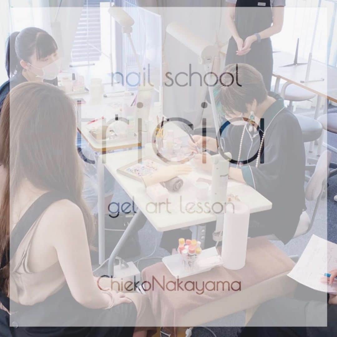 なかやまちえこのインスタグラム：「nail school tricia  @nailschooltricia ⠀ 秋の検定アート特訓授業でした。⠀  ⠀ みんなとっても素敵に作られていて感動しました😳😳😳✨⠀ ⠀ 受験される皆様応援してます📣✨⠀ ⠀  #tricia #nailschool #ネイルスクール #トリシア #表参道 #ネイルスクールトリシア #ネイルスクールtricia」