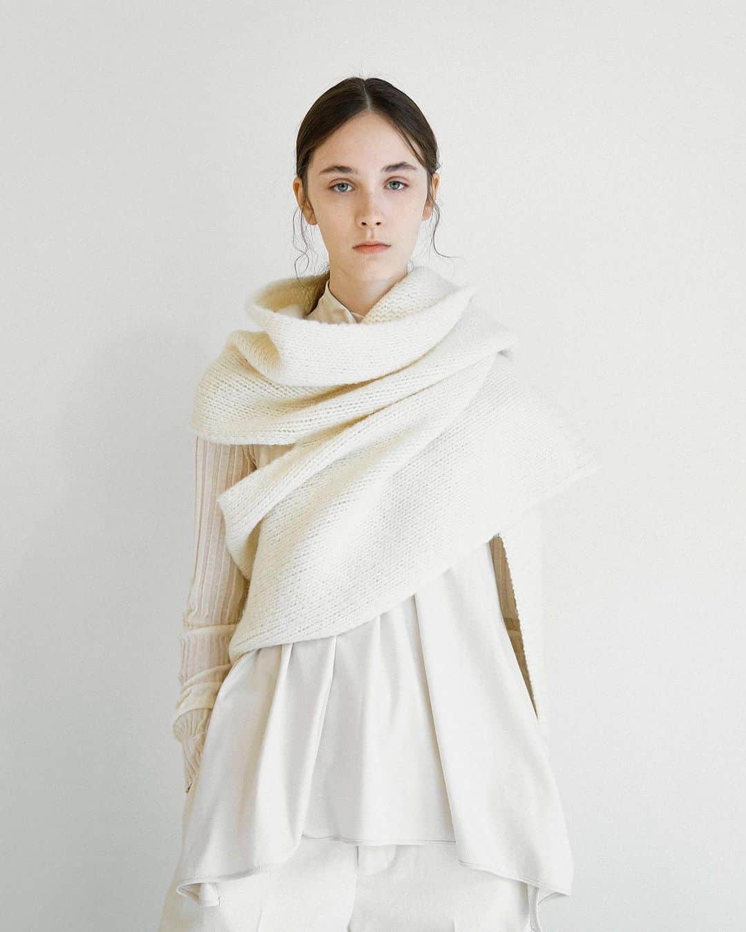Takayuki Konoのインスタグラム：「. 20FW Collectionの1st Delivery がオンラインサイトでローンチされました。 オーガニックコットンのロンTや洗えるウールジャージー、ノースリーブのトップスなど今着れるアイテムです。」