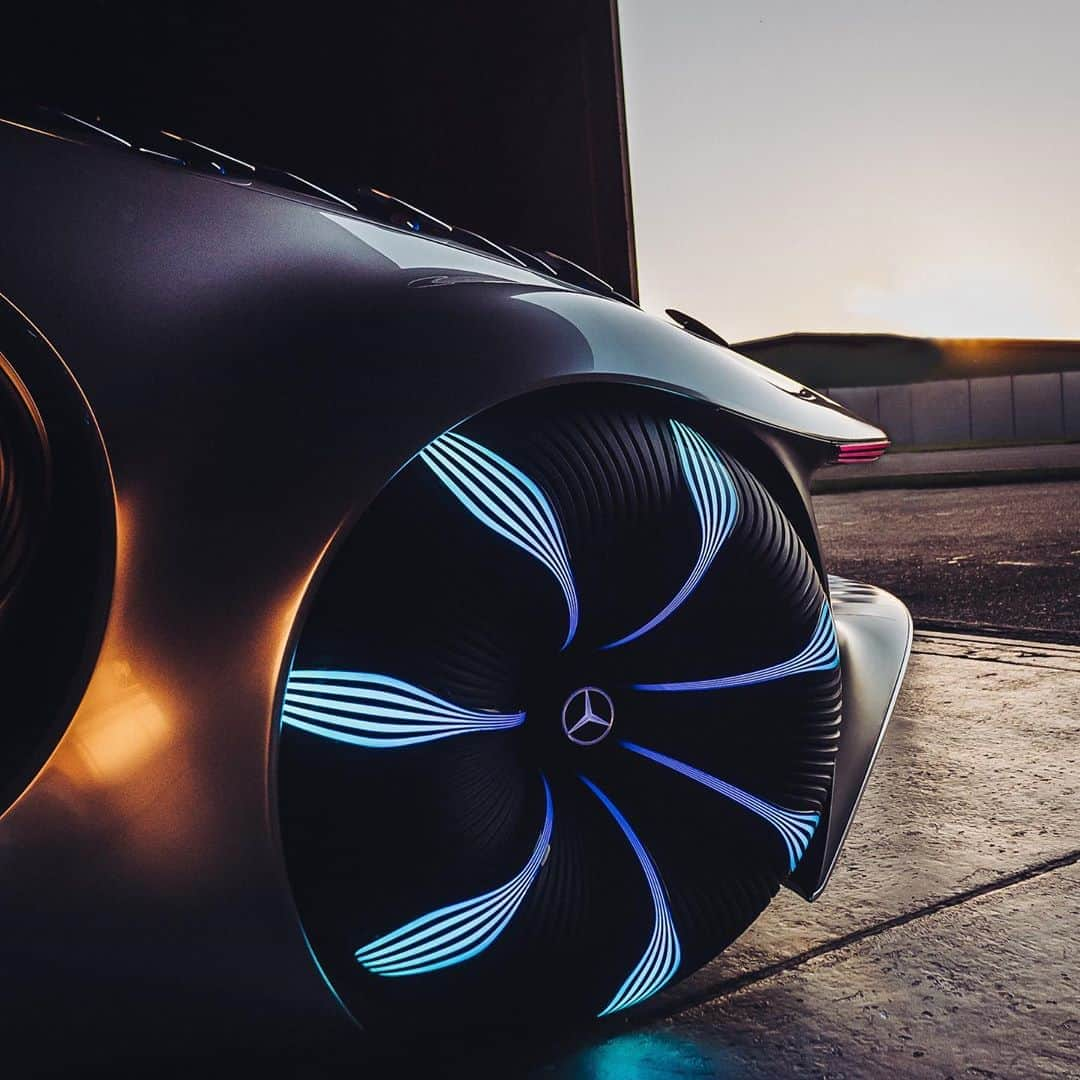 メルセデス・ベンツさんのインスタグラム写真 - (メルセデス・ベンツInstagram)「With the VISION AVTR the goal was to create a car that prolongs the perception of its passengers. It was a matter of creating an immersive space in which passengers connect with each other, the vehicle and the surrounding area.   📷 @_jf_films   #MercedesBenz #VISIONAVTR #sustainableluxury #MBDesign #AVATAR @gorden.wagener」8月9日 15時04分 - mercedesbenz