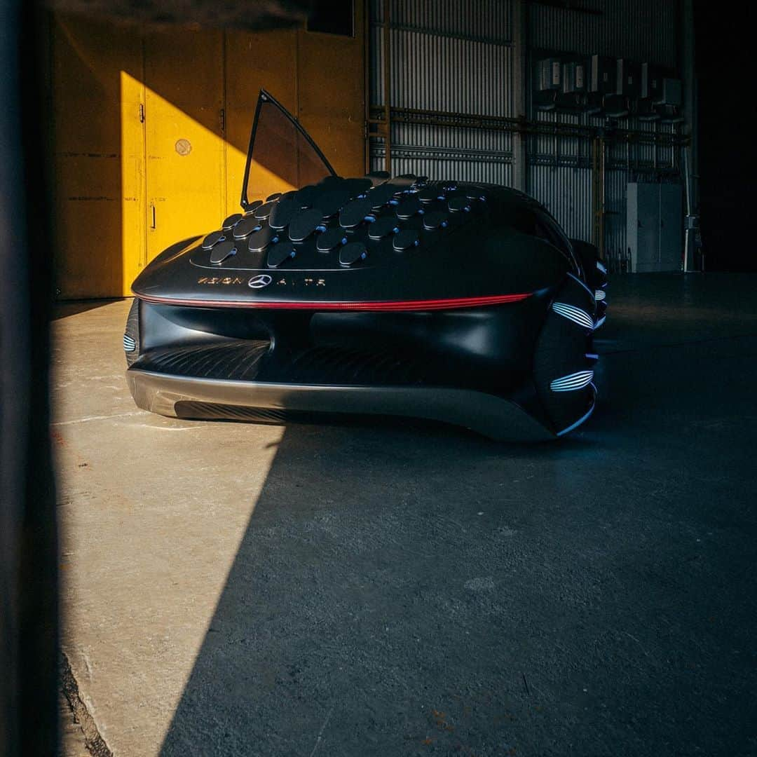 メルセデス・ベンツさんのインスタグラム写真 - (メルセデス・ベンツInstagram)「With the VISION AVTR the goal was to create a car that prolongs the perception of its passengers. It was a matter of creating an immersive space in which passengers connect with each other, the vehicle and the surrounding area.   📷 @_jf_films   #MercedesBenz #VISIONAVTR #sustainableluxury #MBDesign #AVATAR @gorden.wagener」8月9日 15時04分 - mercedesbenz