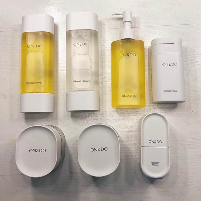 七原月乃さんのインスタグラム写真 - (七原月乃Instagram)「最近スキンケア商品一式ON&DO( @onanddo_official )のものにした🧴🌿  ここ数ヶ月肌についての知識を深めたいなと思っていろんな商品を試していたところ出会ったのがON&DO  温肌をビューティコンセプトとしたこのブランドを通して、 美肌になるためには「温肌」(…肌と体と心のベストバランスを保った状態のこと)が大切ってことを知った💡  五島列島で育った椿から生まれた独自の美容発酵液「温酵母」が配合されているだけあって、肌への浸透度がすごくて使った後はかなり潤いを感じる💆🏼‍♀️  スキンケア商品に気をつけることはもちろん、 食べるものに気をつけて体のうちから綺麗にすること、 心にストレスをかけすぎないためにもすきなことに触れて生活すること にも気をつけて肌のレベル上げよ🤦🏻‍♀️  #ONandDO#バイタルスキン#スキンケア#pr  8/5より大阪・阪急うめだに旗艦店を出店予定みたいです」8月9日 15時24分 - tsukino_78