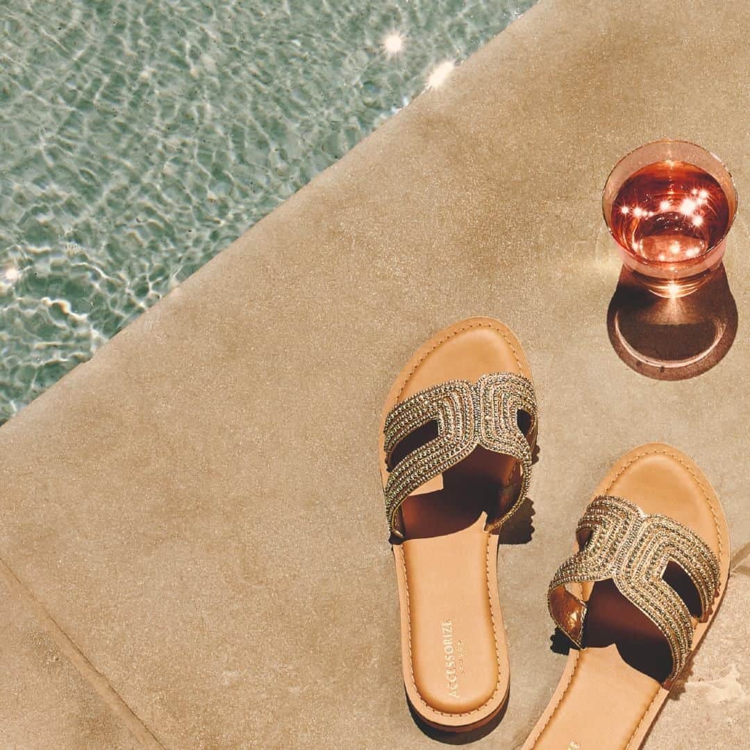 アクセサライズのインスタグラム：「Pairs well with a heatwave!  Tap the link in our bio to shop #Accessorize」