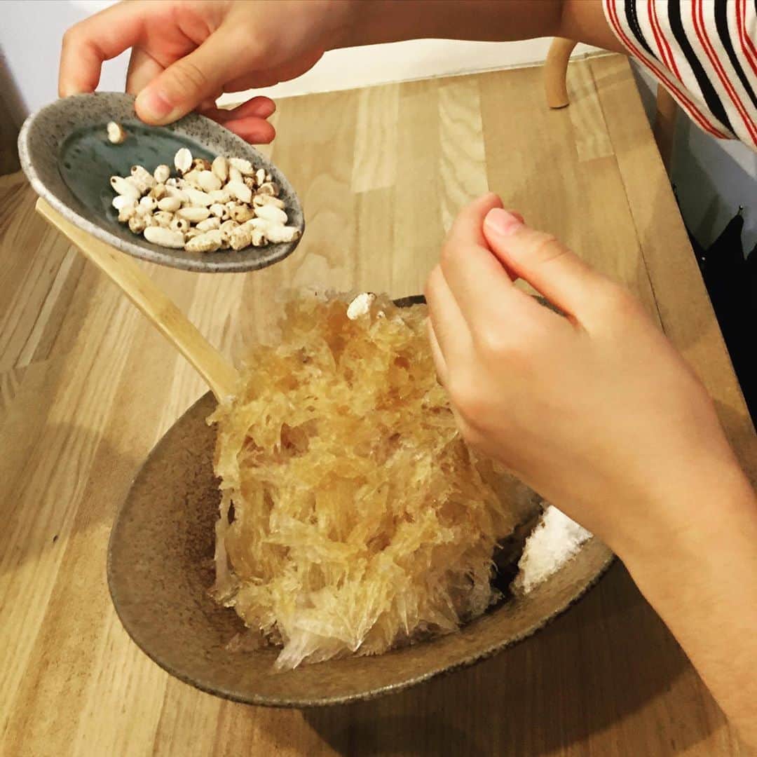 のインスタグラム：「氷 お茶専門の喫茶店で 娘はほうじ茶、私は抹茶 最後までしみじみ美味しかった いつもより短い夏休みの お楽しみ探し」