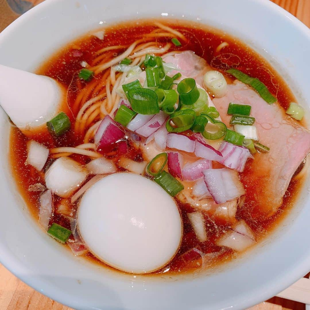 森田真結子さんのインスタグラム写真 - (森田真結子Instagram)「神保町、水道橋「蟻塚」さん🍜﻿ ﻿ ﻿ 以前、﻿ とある方々のお誕生日パーティーに﻿ お邪魔させていただいた場所が、こちらでした。﻿ ﻿ 大食いの方とのご縁をいただいた大切な場所。﻿ ﻿ 7月末で閉店され、﻿ 最終日に行くことができてよかったです！﻿ (MAXさんも同じタイミングで食べにきてた〜🍜)﻿ ﻿ またいつか🐜  #らーめん蟻塚 #蟻塚 #日本酒ベース蟻塚 #らーめん #🍜 #ramen #めんすたぐらむ #麺すたぐらむ #水道橋グルメ」8月9日 16時17分 - mayodarts