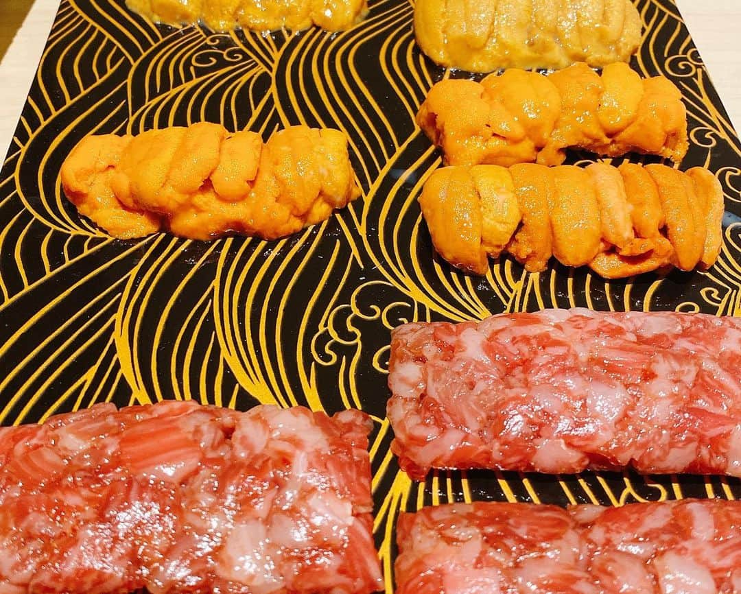 東森美和さんのインスタグラム写真 - (東森美和Instagram)「2020/8/7オープン❤️ 銀座　ちかみつ　さんへ お友達と行きました✨  もう最高最強な焼肉を頂きました😍 ウニお肉いっぱい詰め込んだ海苔巻はなんということでしょう〜❤️何個でも食べれます。  お鮨やさんのように、一品一品のお肉やタレなど、こだわりの味付けでお料理みたいでした。ただお肉を焼くだけではないのです。  一品ずつ、新しい素敵なお皿に取り分けてくださって、すごく楽しめました😍全室、素敵な個室です。  料理長さんが地元近くてビックリ‼️ 初日に伺えて良かった‼︎ またぜひ伺います〜  #ちかみつ #焼肉 #銀座焼肉  #グルメ好きな人と繋がりたい #グルメ #東森美和」8月9日 16時15分 - higashimorimiwa