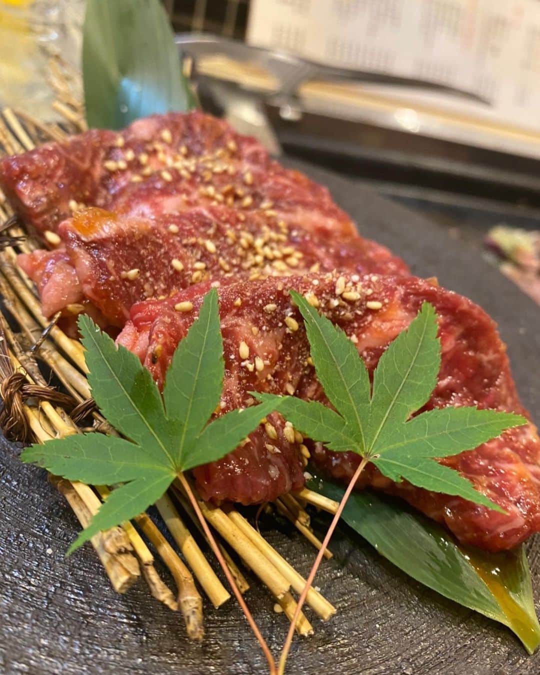 のインスタグラム：「@yakiniku.minami.umeda  に行ってきました！！  タン三種食べ比べしてー 上カルビに 上ハラミも食べましたー  ちょっとだけ低温の鉄板でゆっくり焼くスタイルみたい。  タンも好きだけど 上カルビや上カルビの方が美味しかった！！  タンユッケも好きー 〆の肉飯も 卵が濃厚  今日もいっぱい食べました。  #焼肉 #肉 #やっぱりお肉が好き #メニュー #晩御飯 #晩ごはん #晩ご飯 #delicious #牛肉 #おいしい #料理 #美味い #dinner #instafood #food #夕食 #外食 #グルメ #大阪　#pr  ウーミーPR」