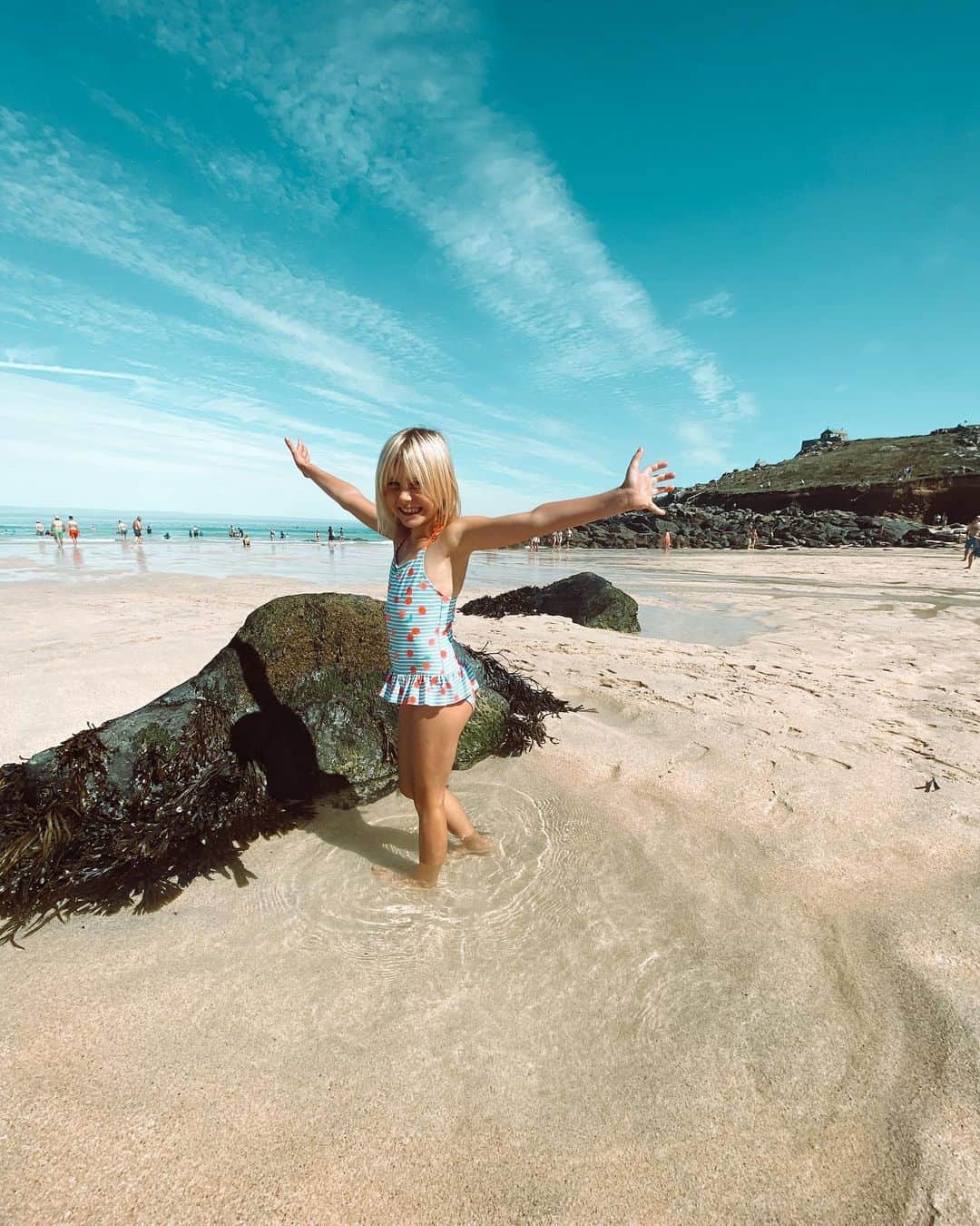ルー・ティーズデールのインスタグラム：「Kernow 🐬」