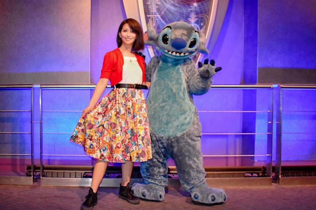 矢部あやさんのインスタグラム写真 - (矢部あやInstagram)「201905 WDW 5day スティッチ！ アトラクションやってなくてその代わりにグリーティングしてた ・ #WDW #WDW2019 #waltdisneyworld  #magickingdom #charactergreeting」8月9日 16時39分 - yabedayo0622