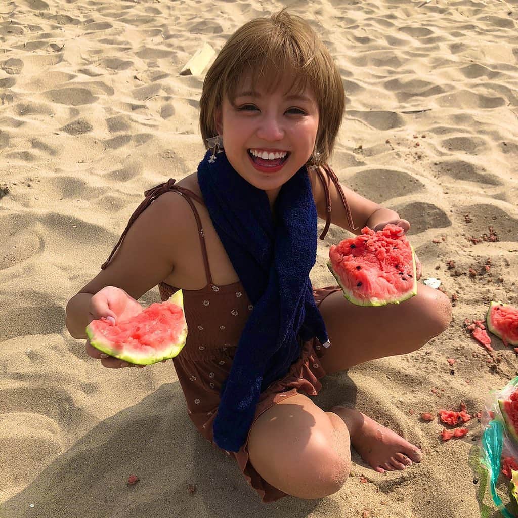 亜矢みつき（神谷充希）さんのインスタグラム写真 - (亜矢みつき（神谷充希）Instagram)「スイカ割り🍉 今日こそ成功✌︎('ω'✌︎ ) #スイカ #西瓜 #watermelon  #夏 #スイカ割り」8月9日 16時54分 - ma.yamitsuki