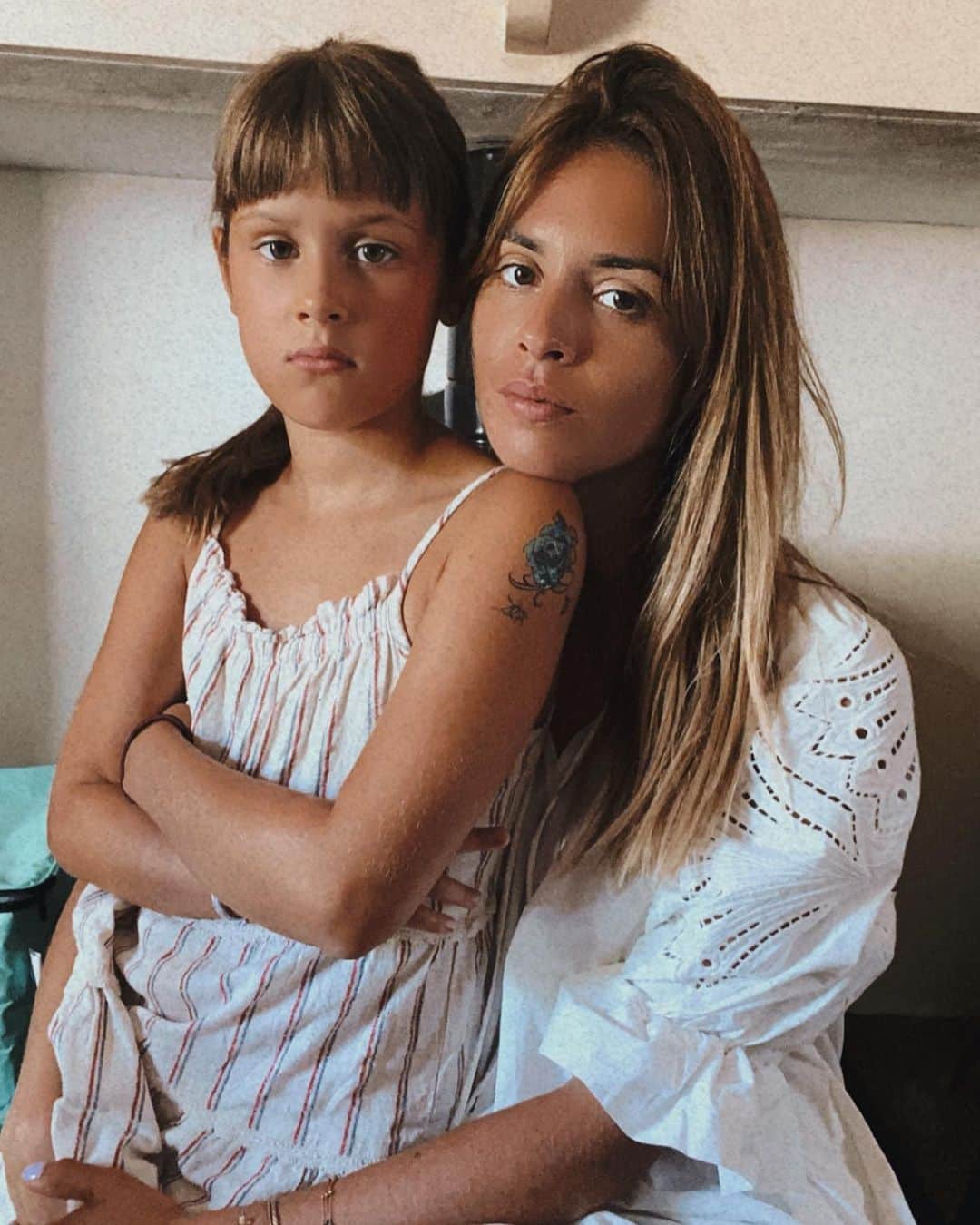 アリス・アイザズのインスタグラム：「Mes deux dragons 🐉♥️」