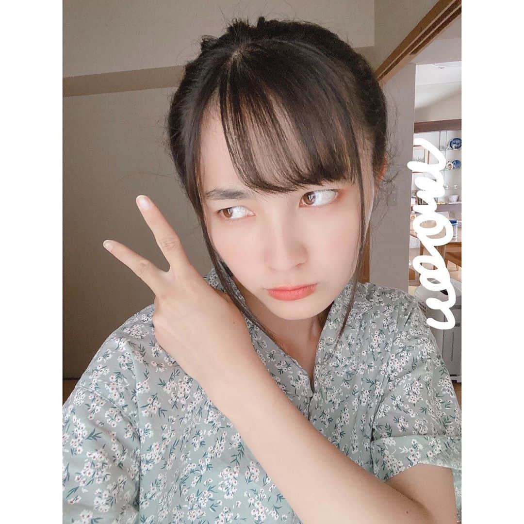 堀口日萌さんのインスタグラム写真 - (堀口日萌Instagram)「おニューの服買ったったった⛈ サラサラしてて涼しい🔥 お値段衝撃の800円⭐️  グアムの入国審査のとこにおる人みたいだよね🛫アロハだよね🤙🏼 知らんけど💥💥  #ootd#fashion#outfit#selfie#ファッション#プチプラ#コーデ#夏コーデ#今日の服#데일리록#오오티디#入国審査 #ひめ」8月9日 16時57分 - himechannel_0624