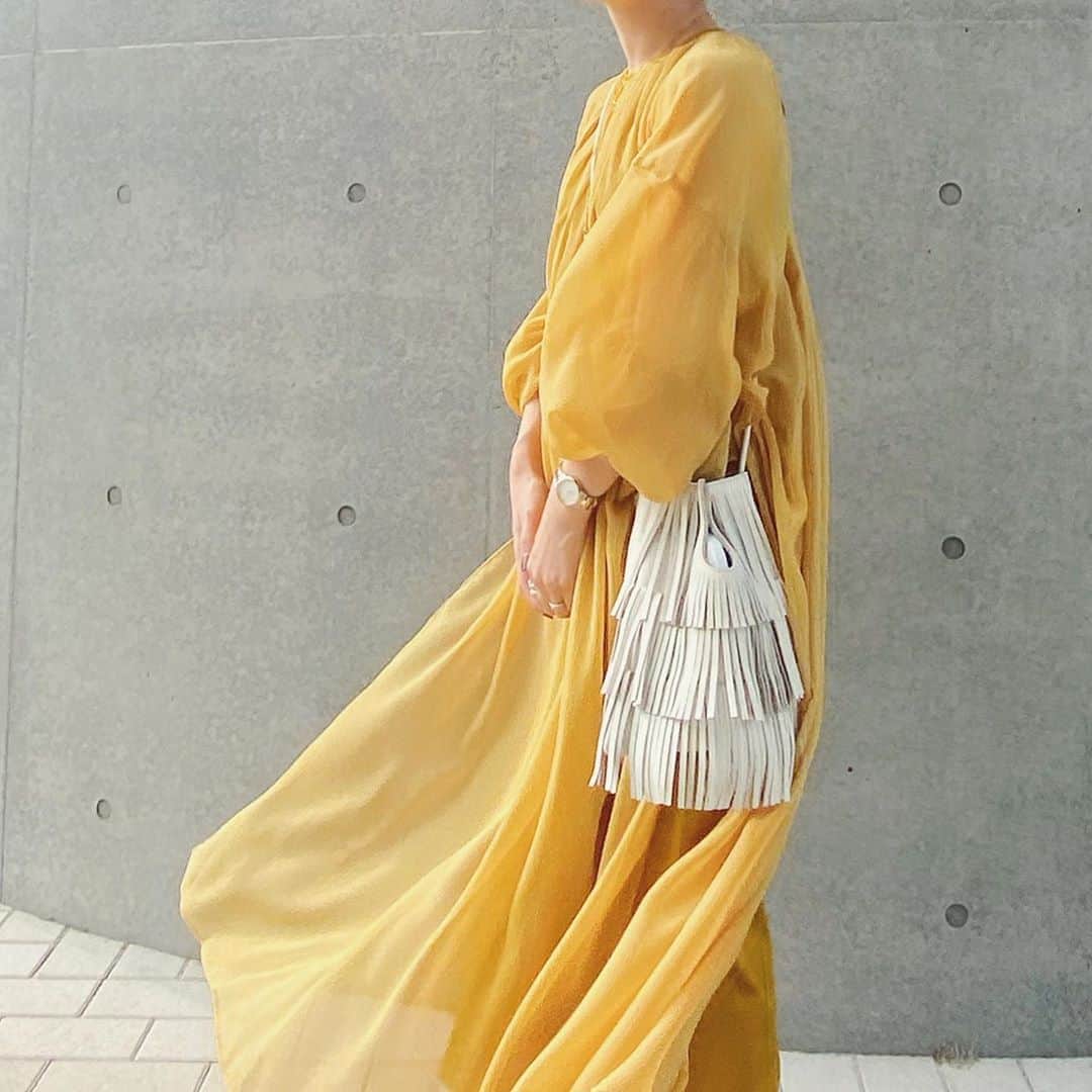 ryokoさんのインスタグラム写真 - (ryokoInstagram)「🐥🌻🌼🌝🍋🍌🧀 欲しかったこの @elin_official_jp のワンピ セールになっててかなりお得意にget♡ ． ． 𝑜𝑝 @elin_official_jp 𝑏𝑎𝑔 @nomadis_ 𝑠ℎ𝑜𝑒𝑠 #tkees ． ． ． #elin #nomadis #yellow #locari #code #fashion #ワンピース #コーデ #ママコーデ」8月9日 16時57分 - ry.0123
