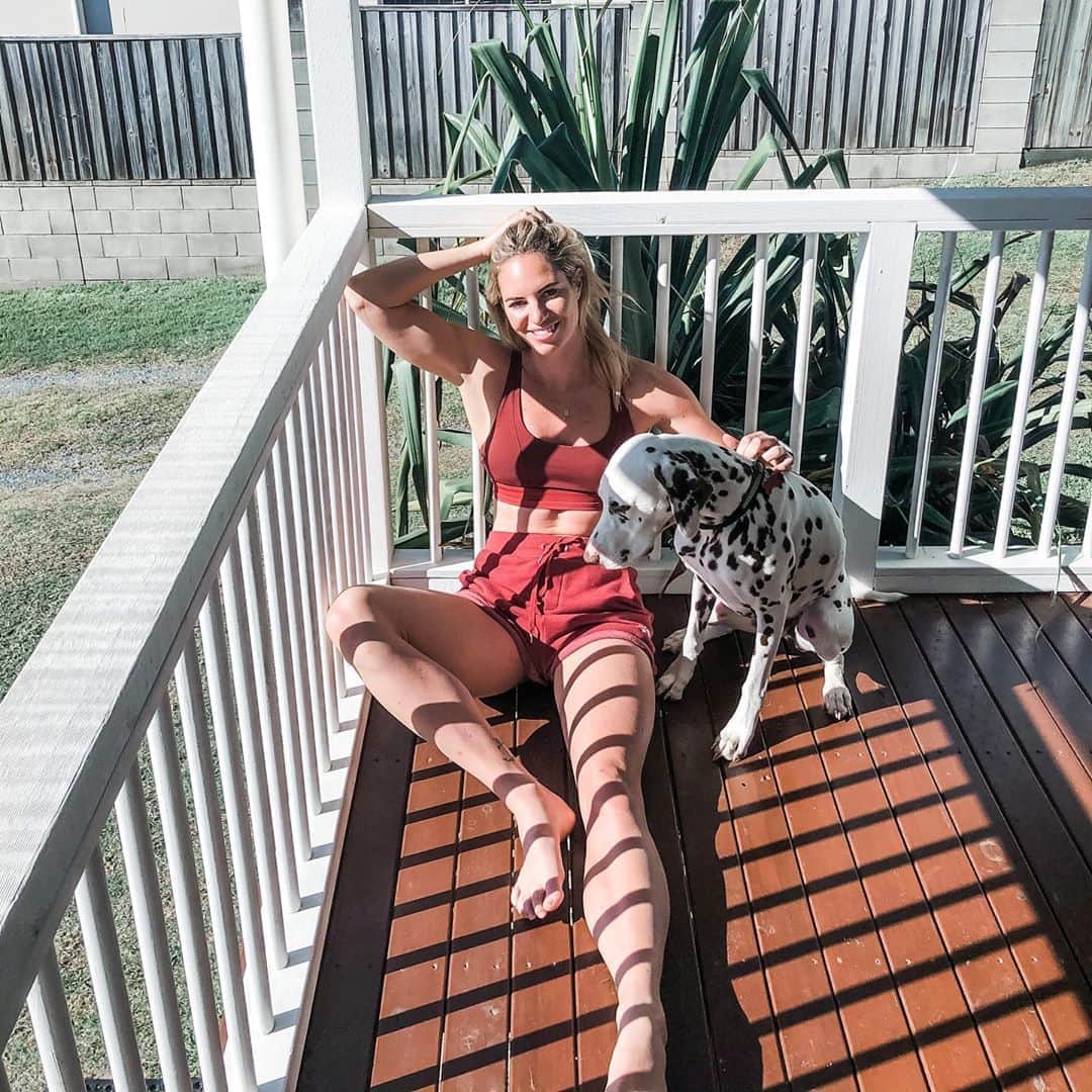 エミリー・シーボームのインスタグラム：「Work hard dream big  Wearing: @lornajaneactive  Use code EMILYS20 for 20% off!   #pongo #dalmatian #dogsofinstagram #lornajane #loungewear」