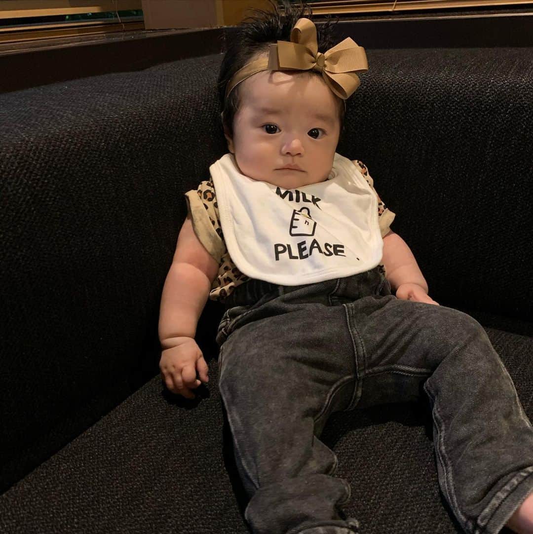 漆川由佳のインスタグラム：「3ヶ月くらいの時の衣琉茉⭐️⭐️⭐️」