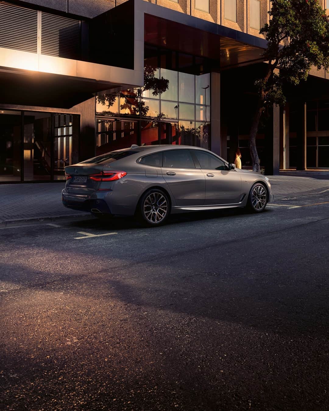 BMWのインスタグラム：「The sun provides the best filter. The new BMW 6 Series Gran Turismo. #THE6 #BMW #6Series」