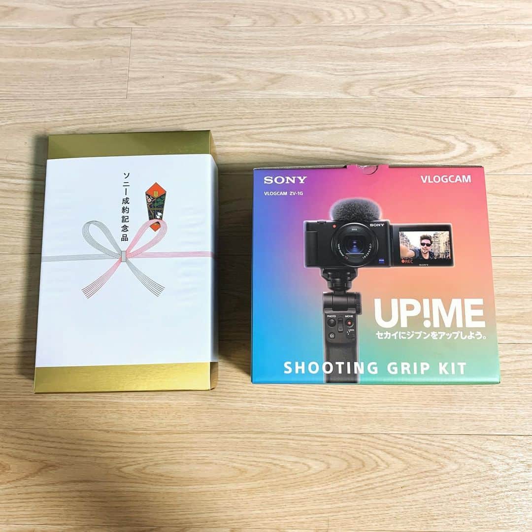 のインスタグラム：「#vlogcam #zv1 買ったら、バスタオルもらった。  すごく使いやすいカメラ！」