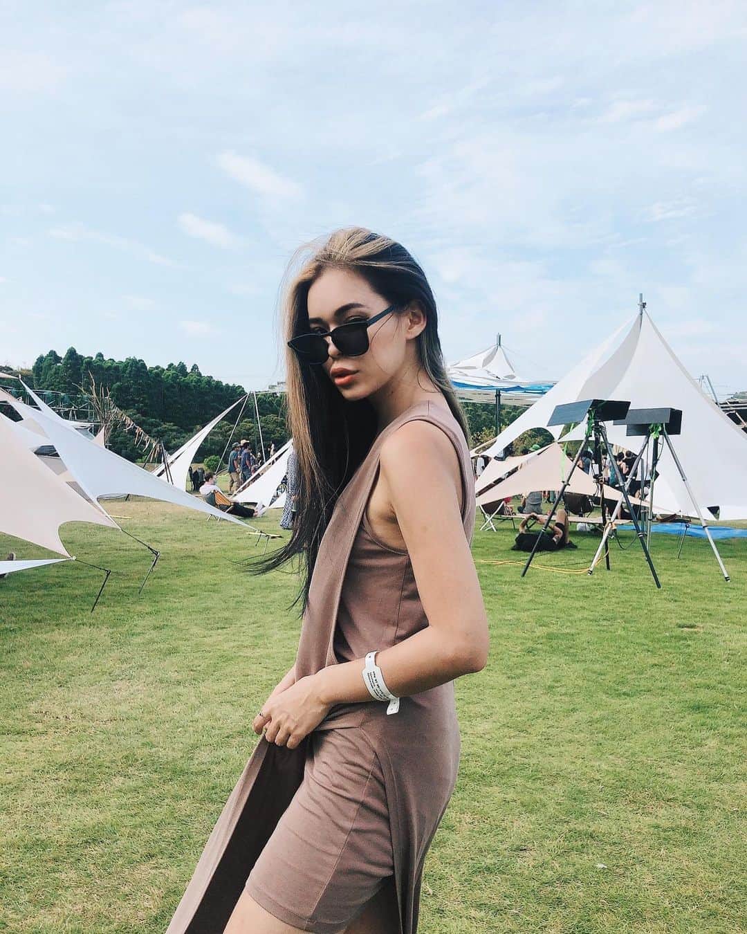 藤川ありすのインスタグラム：「__ 大自然でテクノ聞いてキャンプ。 都会から離れてストレス発散。  @lipyon8 のエステサロン の @llll.beauty.llll で#滝汗エステ も行って 体も綺麗にしてbodyのコンディションも最高🤟🏼」