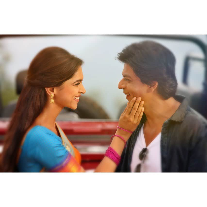 ディーピカー・パードゥコーンのインスタグラム：「Unforgettable!❤️  #7YearsOfChennaiExpress  #Meenamma  @itsrohitshetty  @iamsrk  @redchilliesent  @utvfilms」