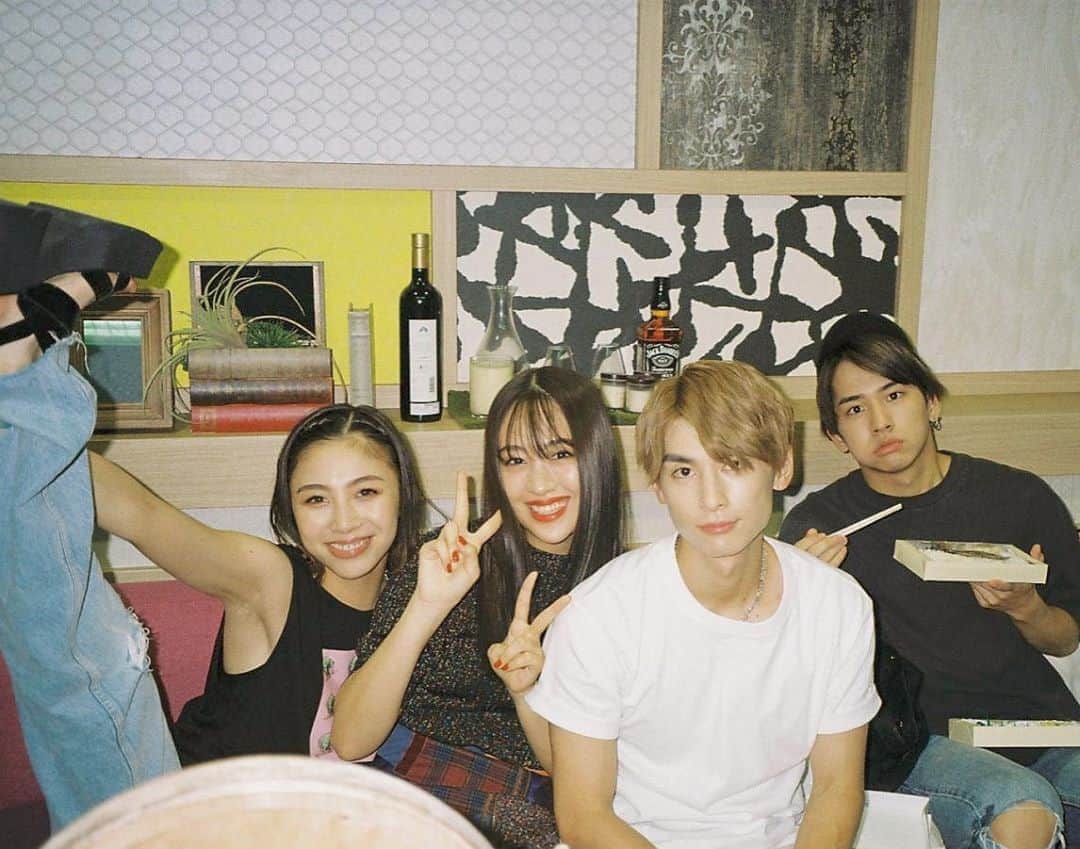 honoka のインスタグラム：「いっぱい写真とってくれる これもひびかめら🌻❤️  ゆうすけってよくこの顔してるイメージ笑笑」