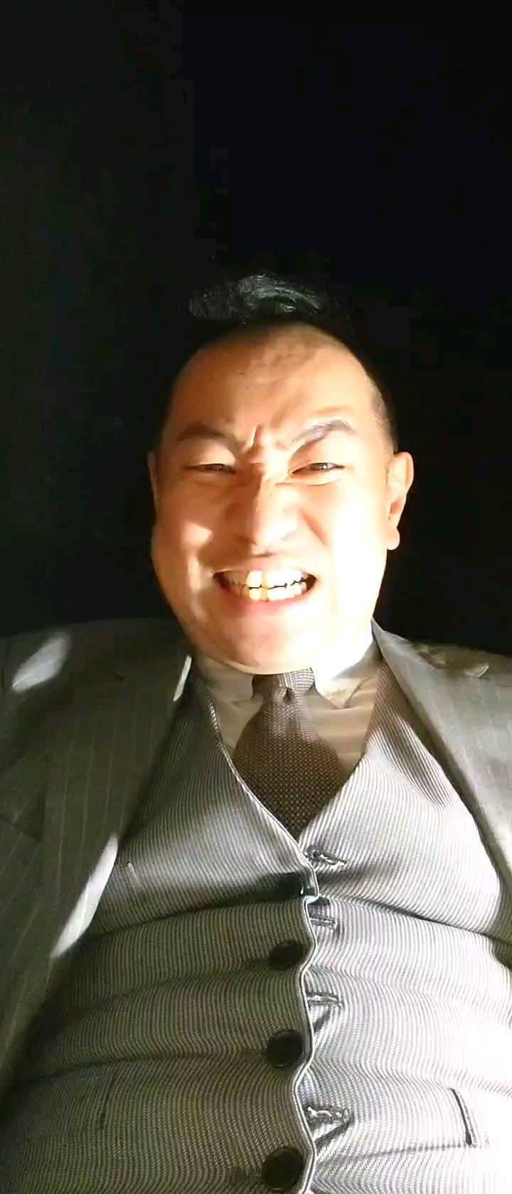 のインスタグラム：「世界最速伊佐山部長「まことにすいませんでした」モノマネ。スローで撮るとうまくいきました。#伊佐山部長 #半沢直樹」