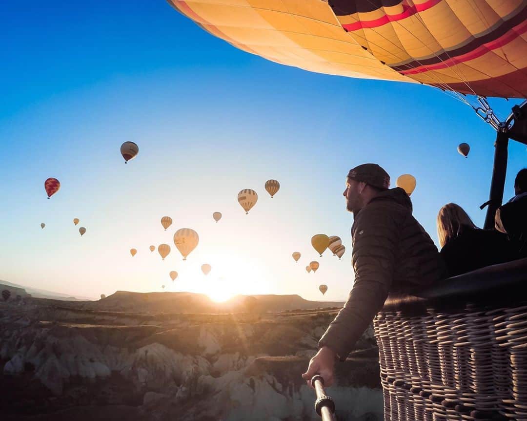 goproさんのインスタグラム写真 - (goproInstagram)「Photo of the Day: Colors of #Cappadocia 🎈#GoProAthlete @ben_brown_ ⠀⠀⠀⠀⠀⠀⠀⠀⠀ Rise above the rest with $100 off #GoProHERO8 Black, free 32GB SD card, + free shipping when you shop the link in our bio ⠀⠀⠀⠀⠀⠀⠀⠀⠀ #GoPro #Turkey #HotAirBalloon #Balloon #Sunrise」8月9日 23時22分 - gopro