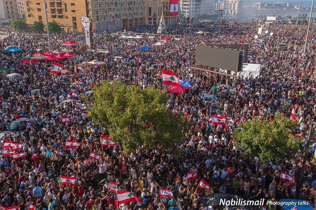 ミア・ハリファさんのインスタグラム写真 - (ミア・ハリファInstagram)「Scenes from the revolution 🇱🇧 LEBANON I LOVE TO SEE THIS. THIS IS TRULY THE START OF NEW ERA. On Tuesday you were blindsided and buried. Today, you give everyone watching hope. It’s a long and painstaking road ahead, but look at how strong you are at your weakest compared to them, still hiding in shame from all of you, and the world!  The last slide needs a trigger warning for violence. There were a lot of contentious clashes today, but the revolution will not stop demanding: - Resignations from the corrupt and negligent responsible for the #Beirut blast.  - End the terrorist influence of Hezbollah in Lebanon  - Electricity for more than a few hours a day  - Medical aid for the wounded - An international investigation into the third largest explosion in history. #Hiroshima #Nagasaki #Beirut.」8月9日 17時57分 - miakhalifa