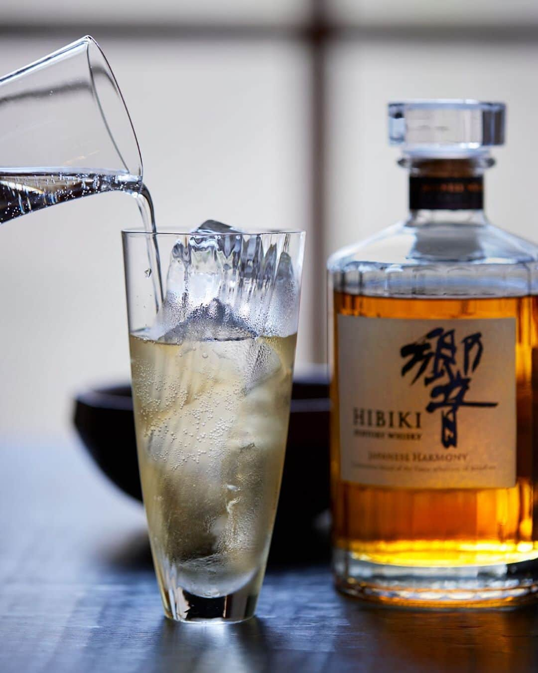 響 | SUNTORY WHISKY HIBIKIさんのインスタグラム写真 - (響 | SUNTORY WHISKY HIBIKIInstagram)「. HIBIKI TIME　～二十四節気・立秋～  繊細に香り立つハイボールが、昼下がりのひと時を快くする。 Savor the gentle aroma of whisky with soda and relax for a while in the early afternoon.  #hibiki #響 #二十四節気 #24seasons #立秋 #risshu #earlyautumn #withnature #glass #highball #ハイボール」8月9日 18時01分 - suntorywhisky_hibiki