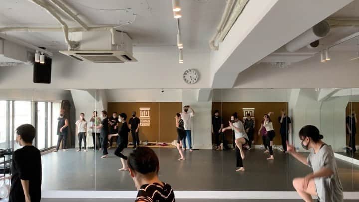 黒須洋壬のインスタグラム：「黒須洋嗣 JAZZ CLASS 8月限定 2020.Aug.9th @danceworks_jpn  @xross #falseconfidence  #noahkahan  #mask #jazzdance #dance #tokyo #japan」
