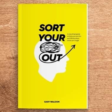 グラント・ハケットのインスタグラム：「Join myself and @tim_horan12 as we chat with Gary Waldon about his new book “Sort Your Sh!t Out”. We all have our s@#t, especially in these challenging times where your mental health is so important. Perhaps, this is a book that can help. Join us for the podcast at 6.30pm, Tuesday 11 August 2020. 🙌🏼💪🏼Link in bio!」