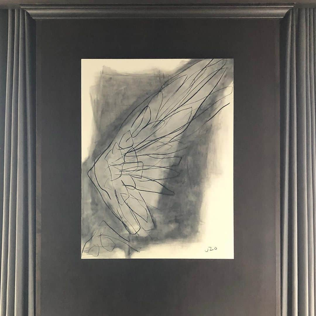 Uzo Hiramatsuさんのインスタグラム写真 - (Uzo HiramatsuInstagram)「This painting is from the Hotel Trad Hakata, which opened on August 1, 2020. Installed in the Deluxe Twin Room "Traditional".　 737mm x 988mm @hotel_trad_hakata It's a nice hotel.If you are ever in Fukuoka, Japan, this is the place to stay. #hoteltradhakata#hotel#fukuoka#hakata #contemporaryart#painting#drawing#mixedmedia#wing」8月9日 18時25分 - uzo_hiramatsu