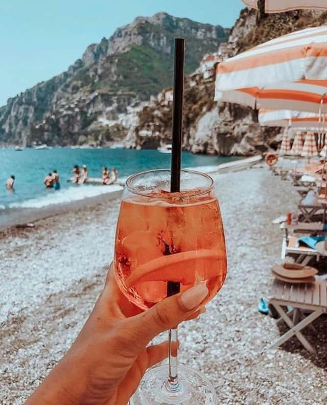 オレリアさんのインスタグラム写真 - (オレリアInstagram)「Absolutely never too early for an Aperol Spritz. Cheers to the weekend! 🍹⁠ ⁠ 📸 from @arienzobeachclub⁠ ⁠ #oreliajewellery #beachclub #beachvibes #beachstyle #summerstyle」8月9日 18時30分 - oreliajewellery