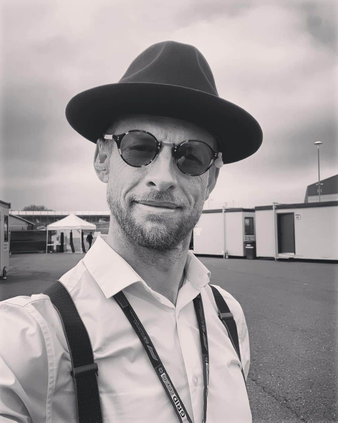 ジェンソン・バトンさんのインスタグラム写真 - (ジェンソン・バトンInstagram)「Ready for the 70th Anniversary Grand Prix here at Silverstone! #dressup #f1 #skysportsf1」8月9日 19時09分 - jensonbutton