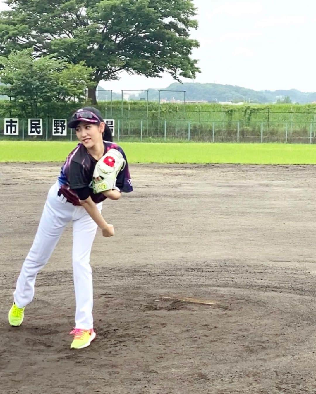 椿梨央さんのインスタグラム写真 - (椿梨央Instagram)「8月9日野球の日⚾️ また忘れてはいけない大事な日ですね。 . . 大変な時期ではありますが 野球ができる環境があることや、 いつも応援してくださってる方々がいる事に感謝し、 元気よくまたプレーしたいと思います✨ . 暑さに弱い私は 暑すぎて極力外へは出ませんが 本当に皆様気をつけてくださいね💦 . . . 🚨明日素敵な告知があります♪ お楽しみに❤️ . . . #野球 #野球女子 #女子野球 #草野球 #天晴 #野球の日 #トクサンtv #クニヨシtv #椿梨央」8月9日 19時10分 - rio_tbk