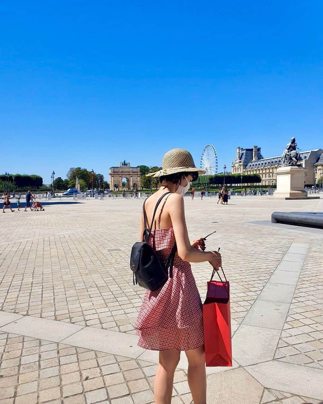 橘モニカのインスタグラム：「My first and last day of shopping in Paris. I did most of my shopping in Bretagne 💕 . . . . . #paris #louvre #sunny #summer #shopping #style #fashion #model #パリ #ルーブル美術館 #晴れ #夏 #スタイル #ファッション #モデル #파리 #루브르 #여름 #스타일 #패션 #모델 #일상」