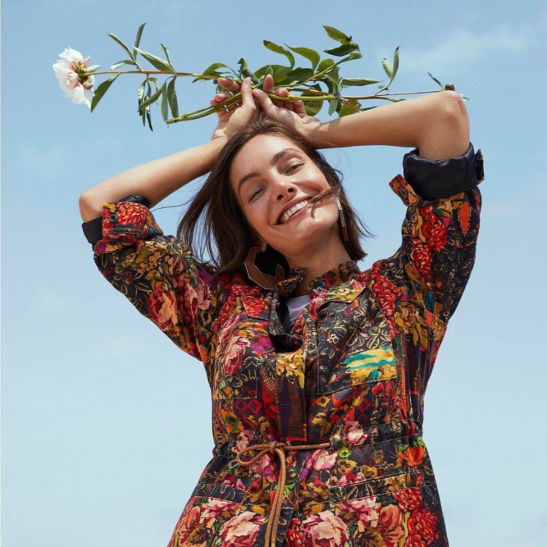 デシグアルのインスタグラム：「One flower a day, keeps a smile on your face」
