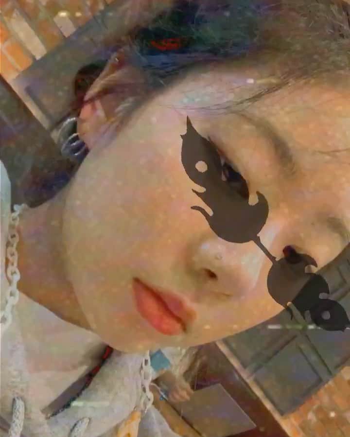 Hannahのインスタグラム：「인생.. 그넘 참...」