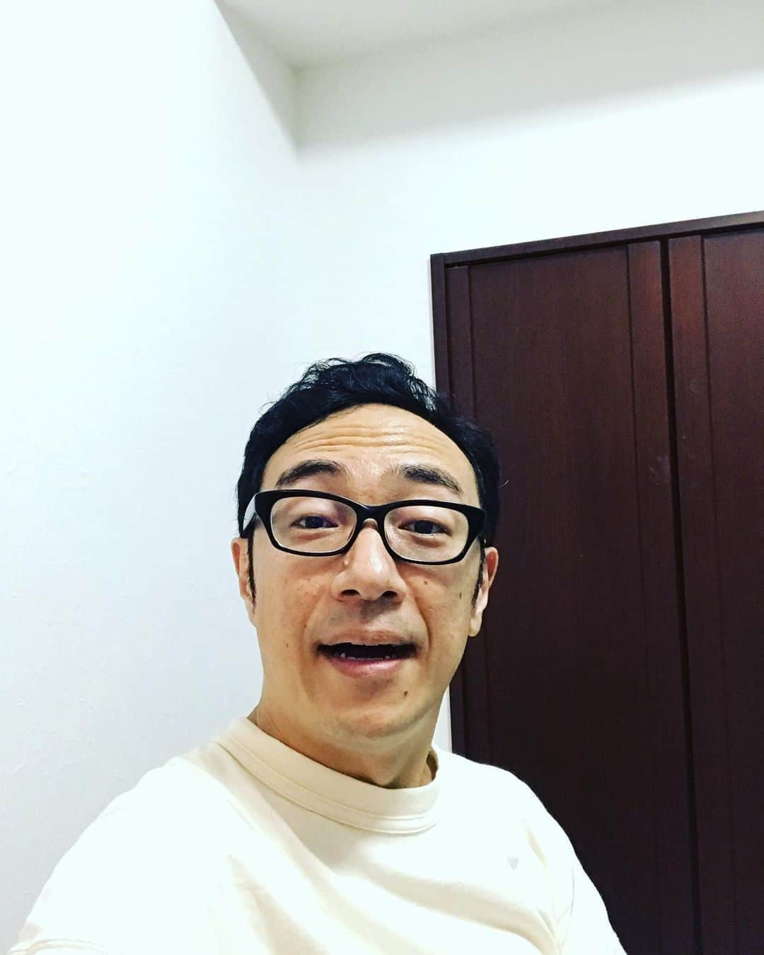 角田晃広さんのインスタグラム写真 - (角田晃広Instagram)「今日は『半沢直樹』第4話！ 15分拡大版！  観る準備、整ってます。楽しみだ。  #東京03#半沢直樹」8月9日 19時39分 - akihiro_kakuta