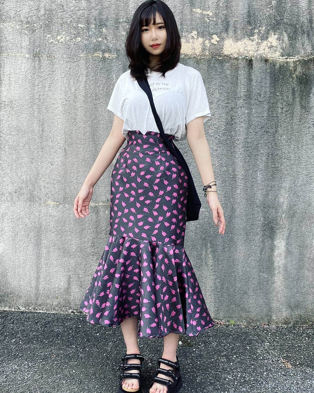 山内もえのインスタグラム：「. Tシャツは #glamb スカートは #crayme 靴は #beautifulpeople . . . . #フリーモデル #山内もえ #撮影依頼受付中 #撮影 #サロンモデル #サロンモデル依頼受付中 #被写体 #model #モデル #写真 #可爱的 #射击 #beauty #pretty #cute #eye #idol #アイドル #瞳 #natural #photo #art #portrait #portraitphotography #fashion #photography #写真好きな人と繋がりたい #fashion」