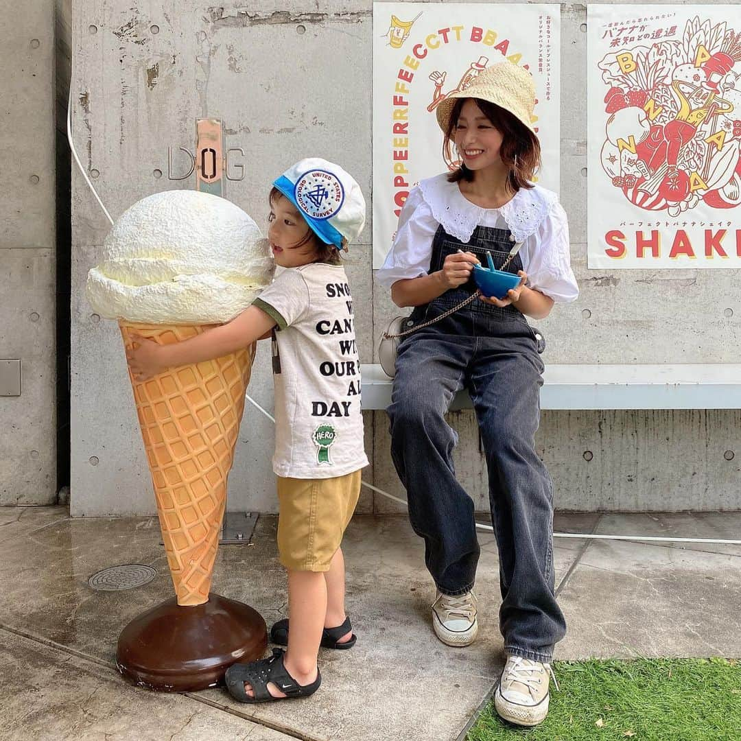 himecyanさんのインスタグラム写真 - (himecyanInstagram)「暑い日のアイスは格別！お散歩してアイスクリーム🍨帽子とブラウスがとってもお気に入り💛🧡 . 🙋‍♀️ Hat @etretokyo @marihoja  Tops @zara  Overall vintage Shoes @converse_jp  Bag @ysl  . 👦 Hat @ca4la_official  Tops @fith_official  Pants @muji_global  Sandal @niketokyo  . #ヴィーガンスイーツ  #ヴィーガンカフェ #156cm」8月9日 19時42分 - himecyan